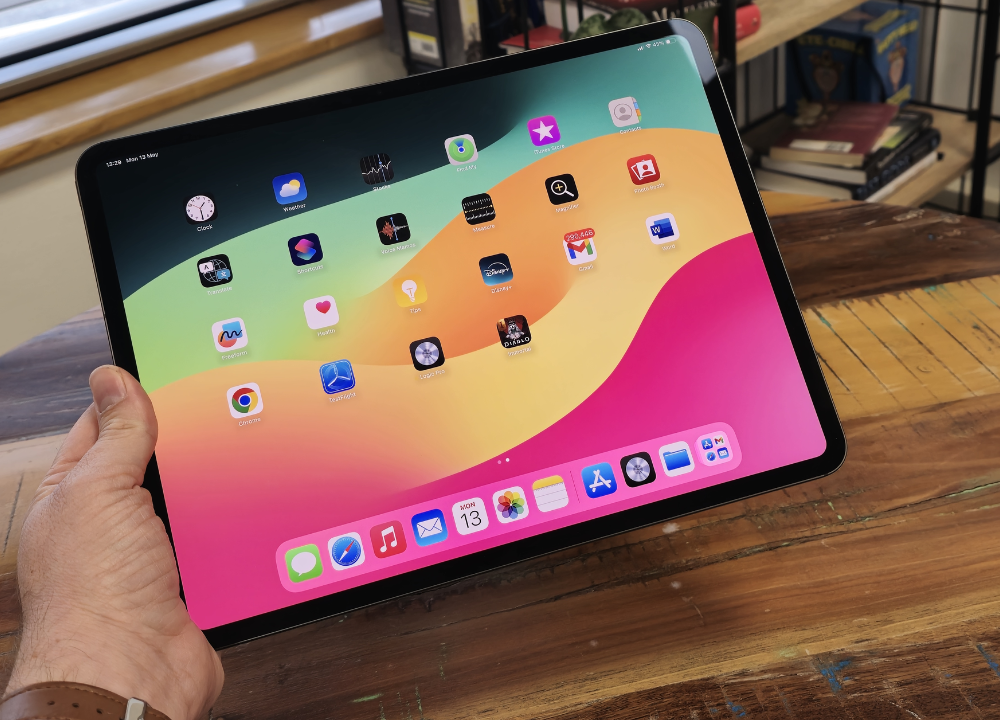 iPad Pro 11 white spot
