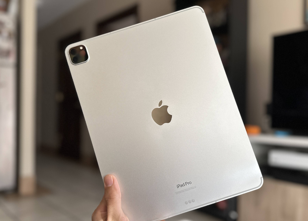 iPad Pro 11 white spot
